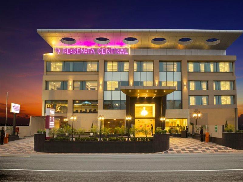 Regenta Central Cassia Zirakpur Chandigarh Buitenkant foto