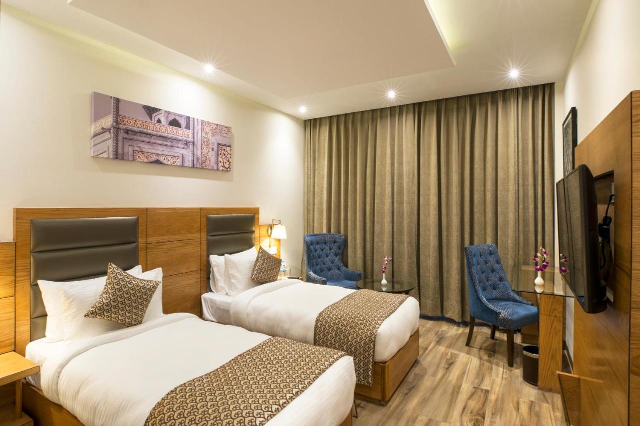 Regenta Central Cassia Zirakpur Chandigarh Buitenkant foto