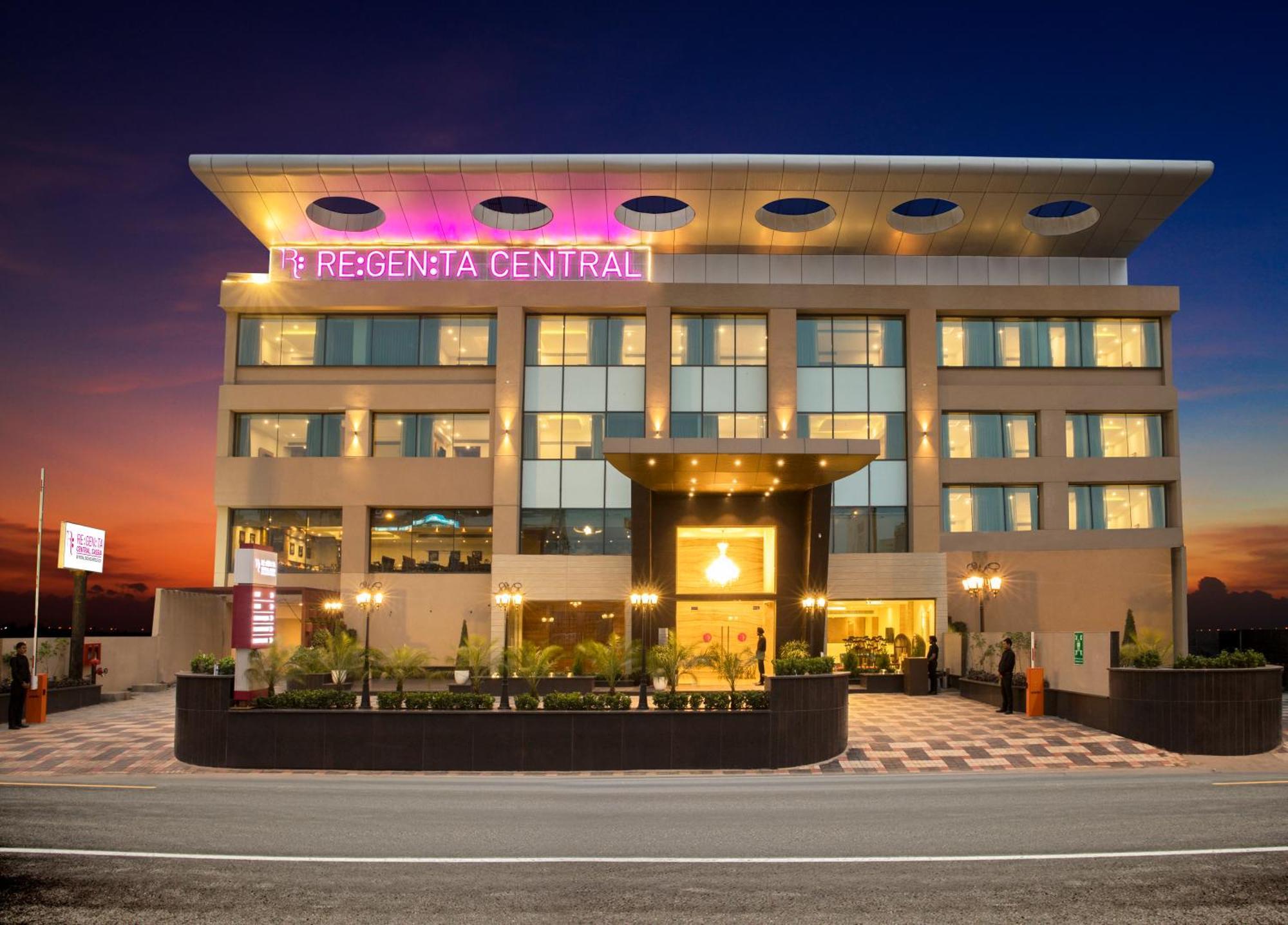 Regenta Central Cassia Zirakpur Chandigarh Buitenkant foto