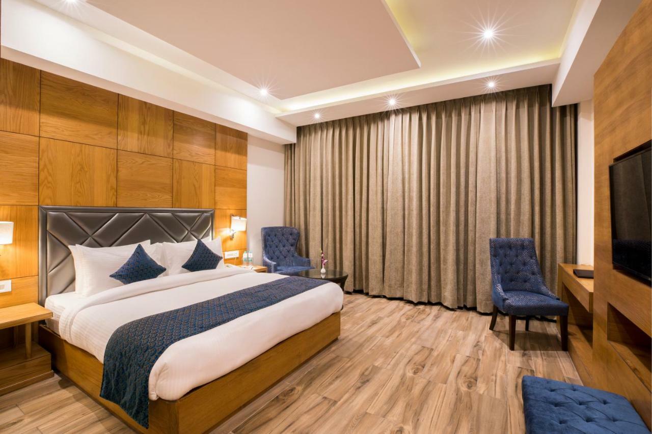 Regenta Central Cassia Zirakpur Chandigarh Buitenkant foto