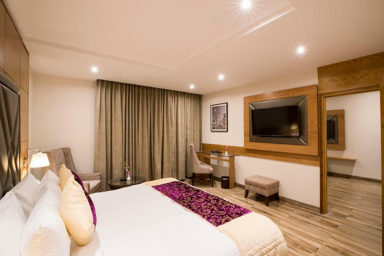 Regenta Central Cassia Zirakpur Chandigarh Buitenkant foto
