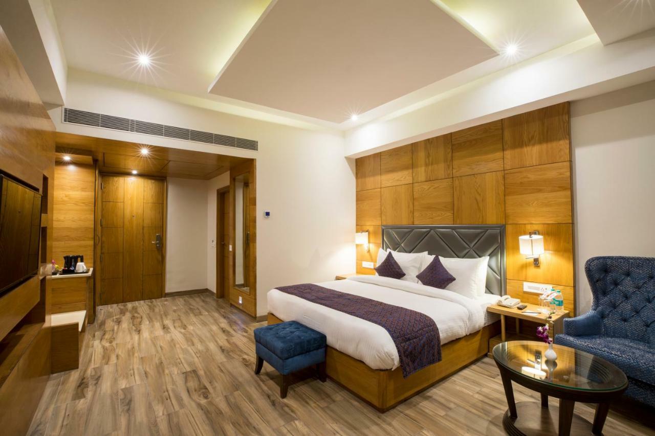 Regenta Central Cassia Zirakpur Chandigarh Buitenkant foto