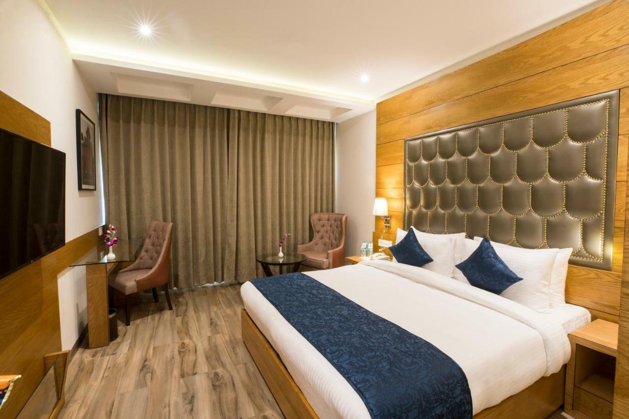 Regenta Central Cassia Zirakpur Chandigarh Buitenkant foto