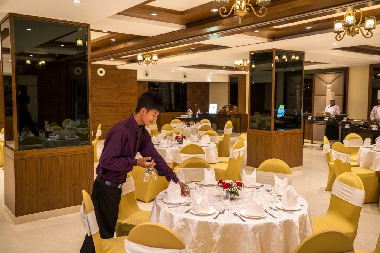 Regenta Central Cassia Zirakpur Chandigarh Buitenkant foto