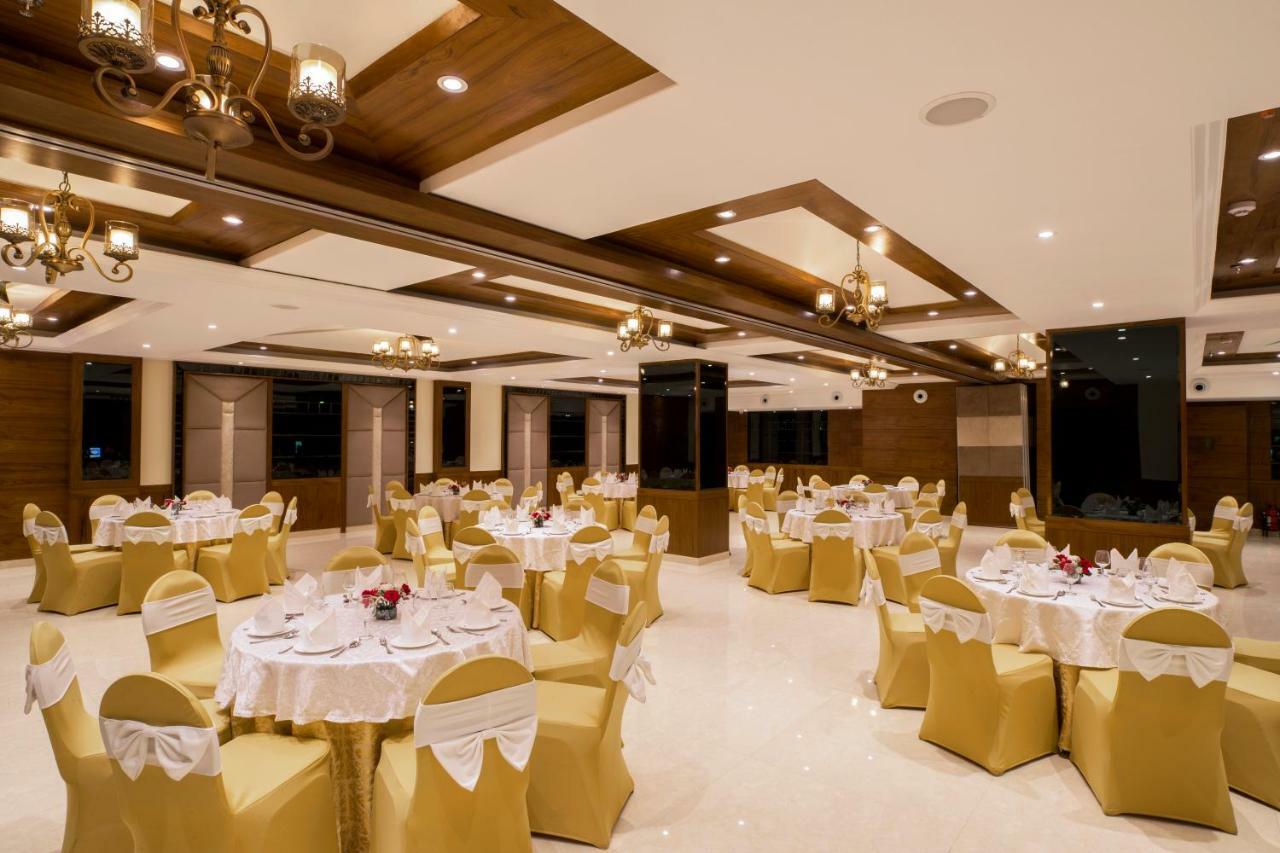Regenta Central Cassia Zirakpur Chandigarh Buitenkant foto