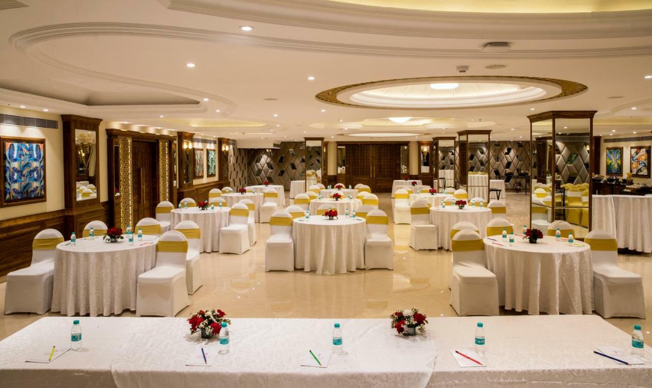 Regenta Central Cassia Zirakpur Chandigarh Buitenkant foto