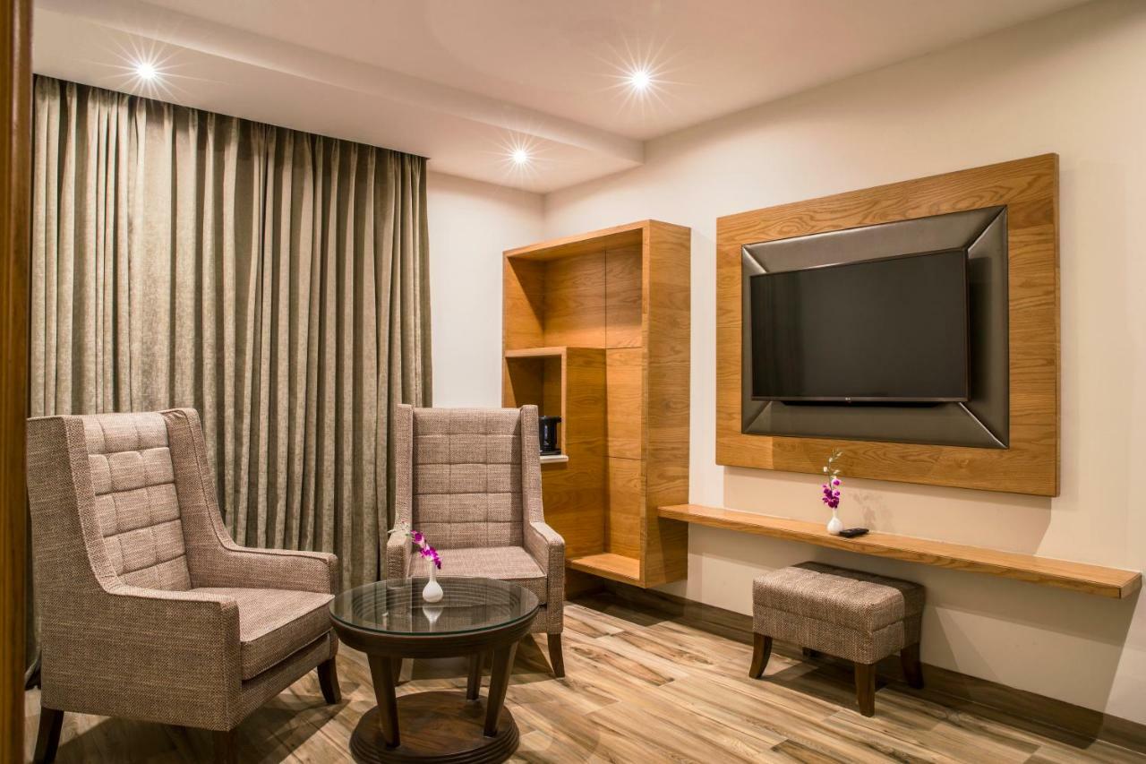 Regenta Central Cassia Zirakpur Chandigarh Buitenkant foto