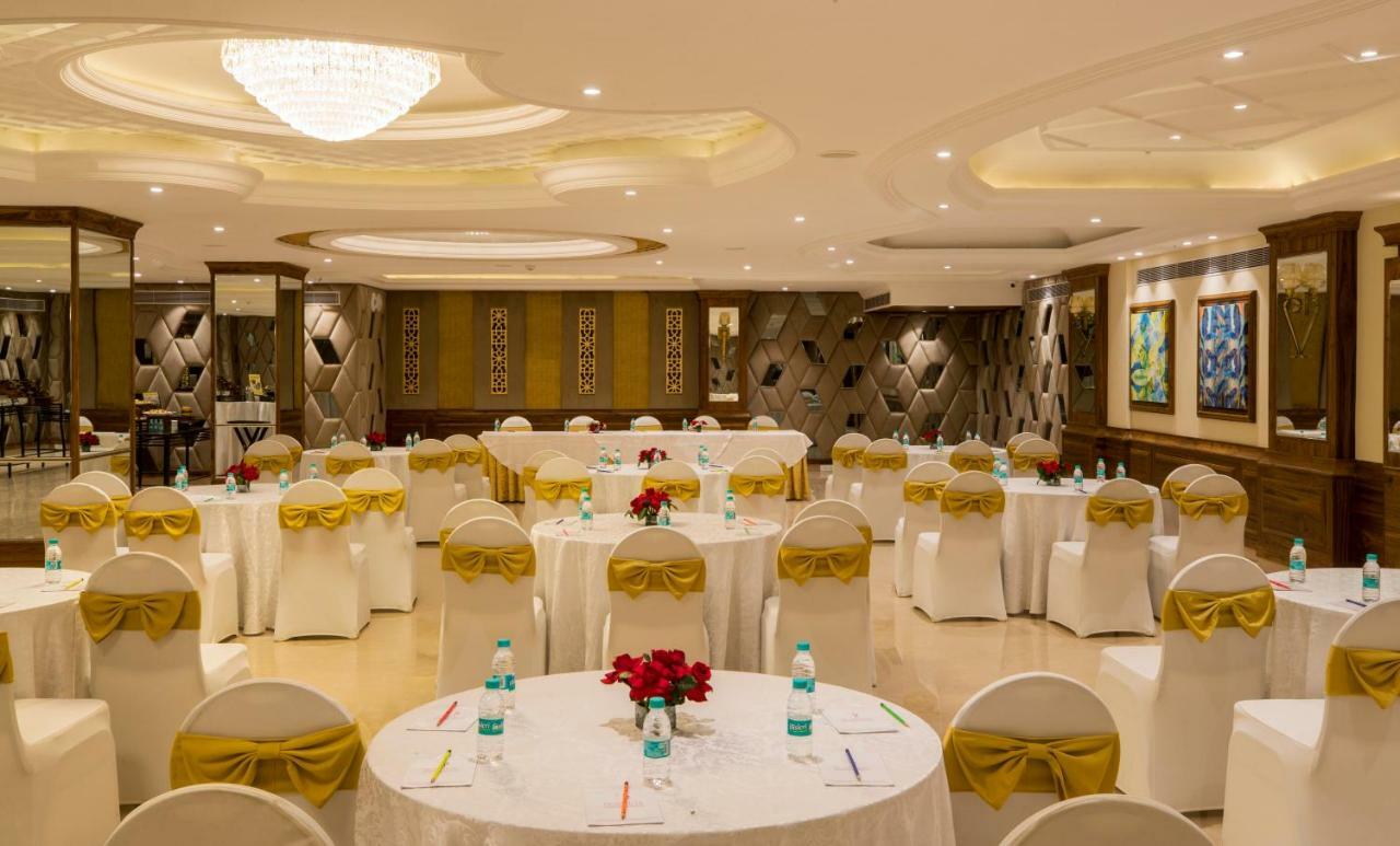 Regenta Central Cassia Zirakpur Chandigarh Buitenkant foto