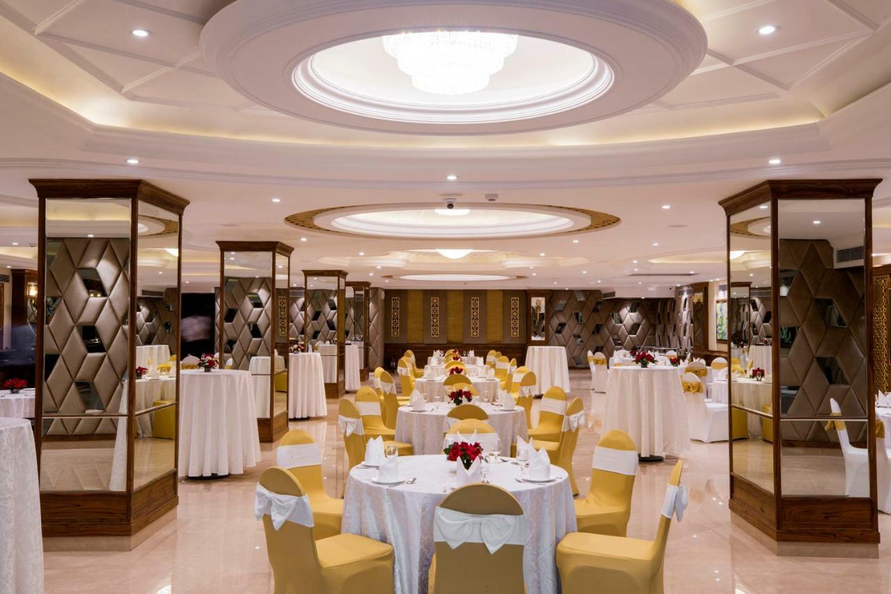 Regenta Central Cassia Zirakpur Chandigarh Buitenkant foto