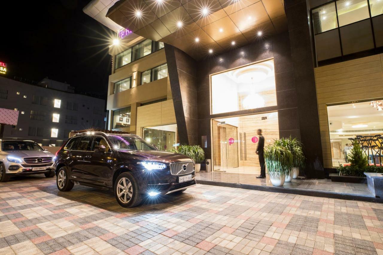 Regenta Central Cassia Zirakpur Chandigarh Buitenkant foto