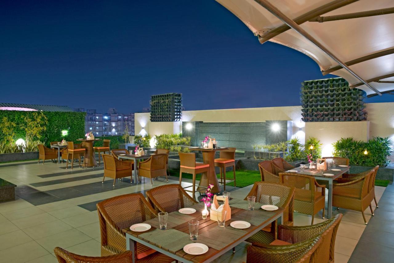 Regenta Central Cassia Zirakpur Chandigarh Buitenkant foto