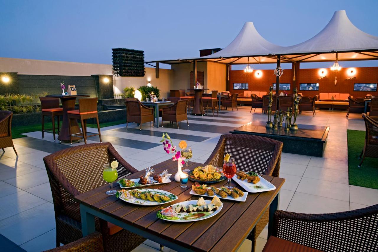 Regenta Central Cassia Zirakpur Chandigarh Buitenkant foto
